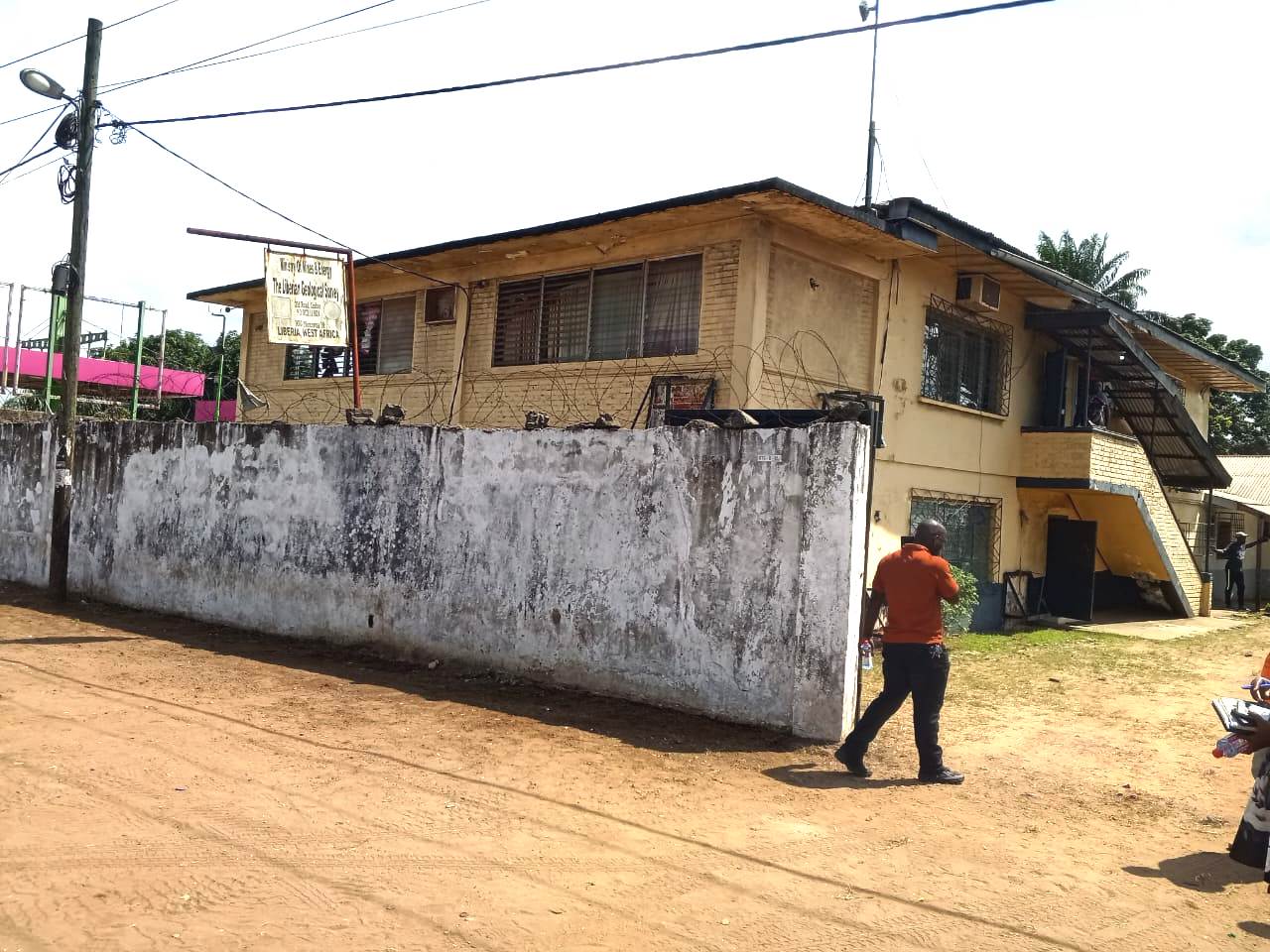 GOVERNMENT COMPLETES PAYMENT FOR OWNERSHIP OF GEOLOGICAL SURVEY OFFICE BUILDING
